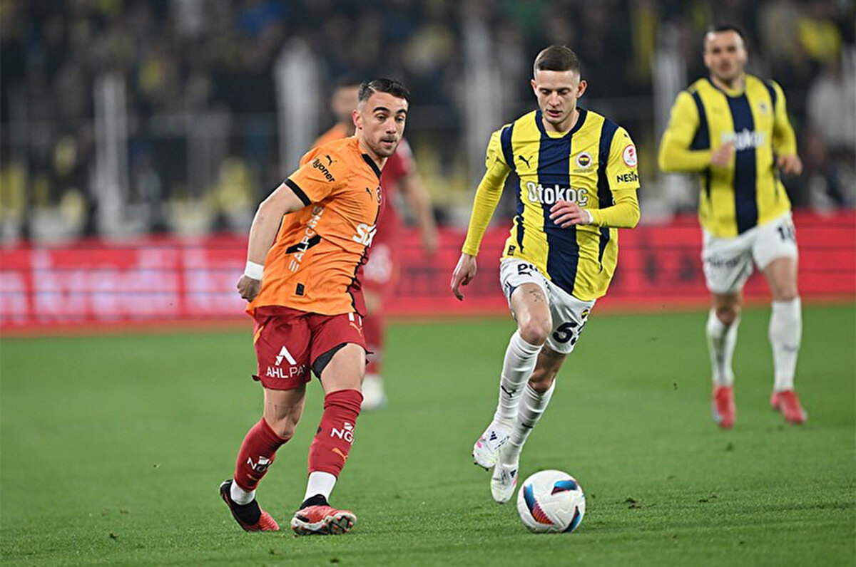 Ayrıca sarı lacivertli futbolcuyu Lazio'nun da istediği ve bu transfer için 15 milyon Euro'luk bir teklifte bulunduğu kaydedilirken, futbolcunun da Serie A'da oynamaya sıcak baktığı belirtildi.<br>