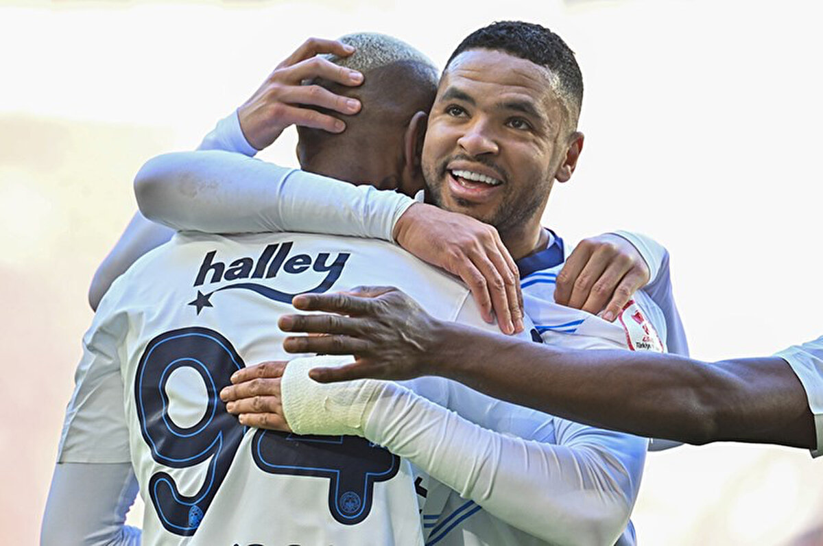 Fenerbahçe, Sevilla'dan 19.5 milyon euro bedelle kadrosuna kattığı Faslı golcüden 30 milyon euroluk bir gelir bekliyor.<br>