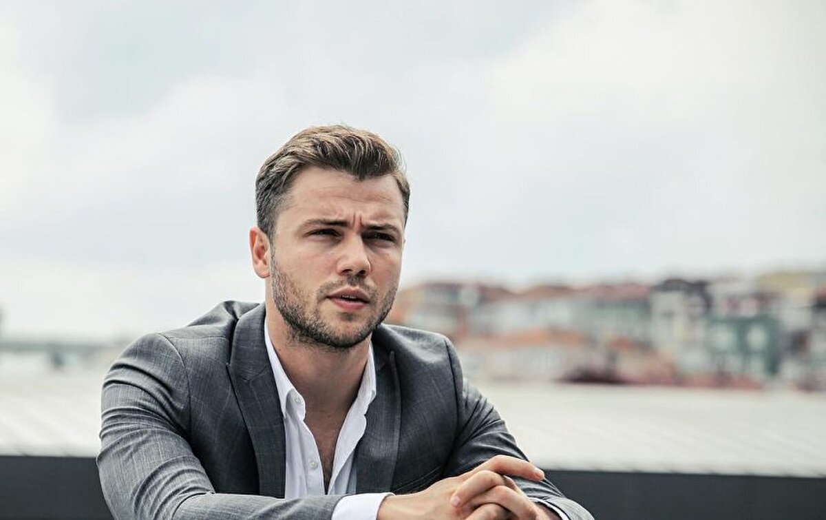 TOLGA SARITAŞ  |  İSTANBUL