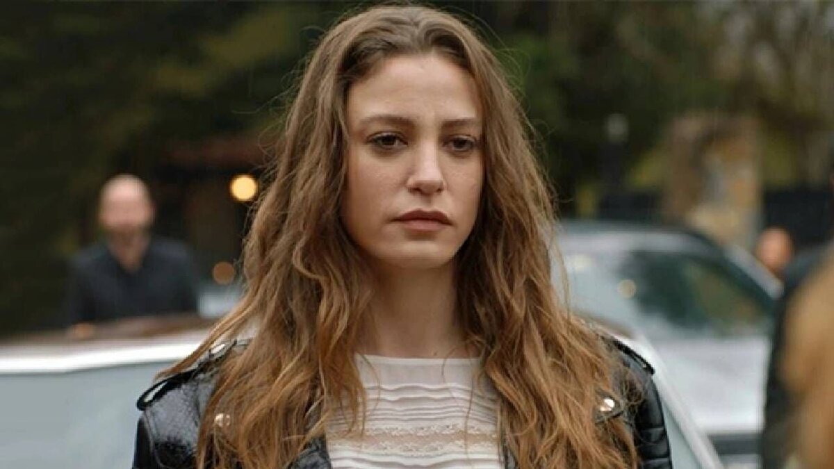 SERENAY SARIKAYA   |  ANTALYA