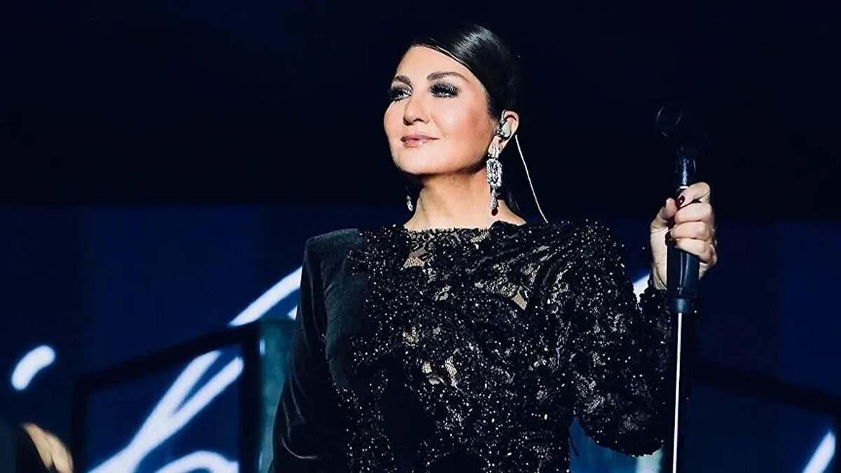 SİBEL CAN  |  İSTANBUL