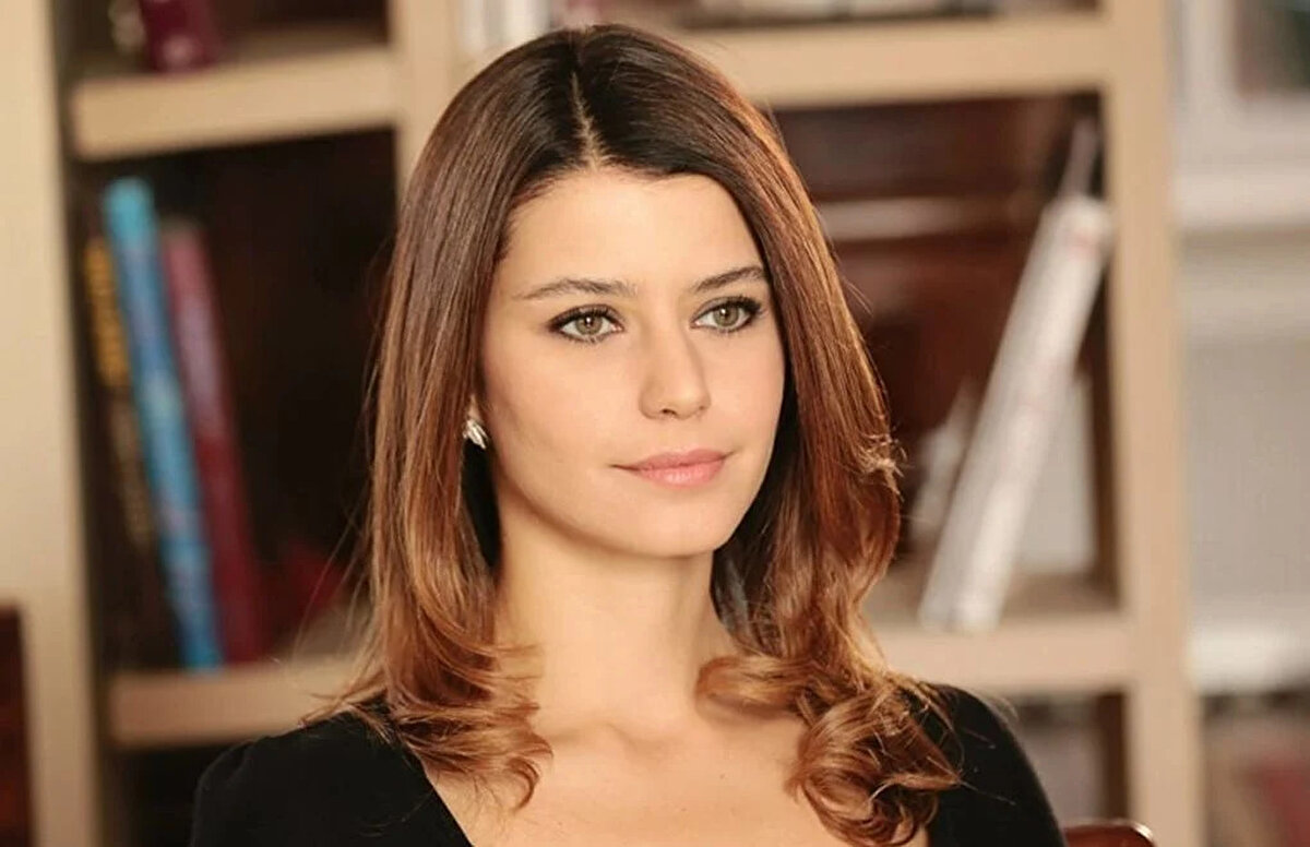 BEREN SAAT  |  ANKARA
