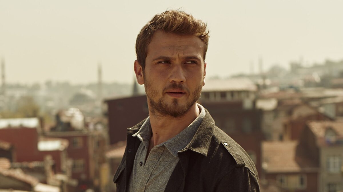 ARAS BULUT İYNEMLİ  |  İSTANBUL