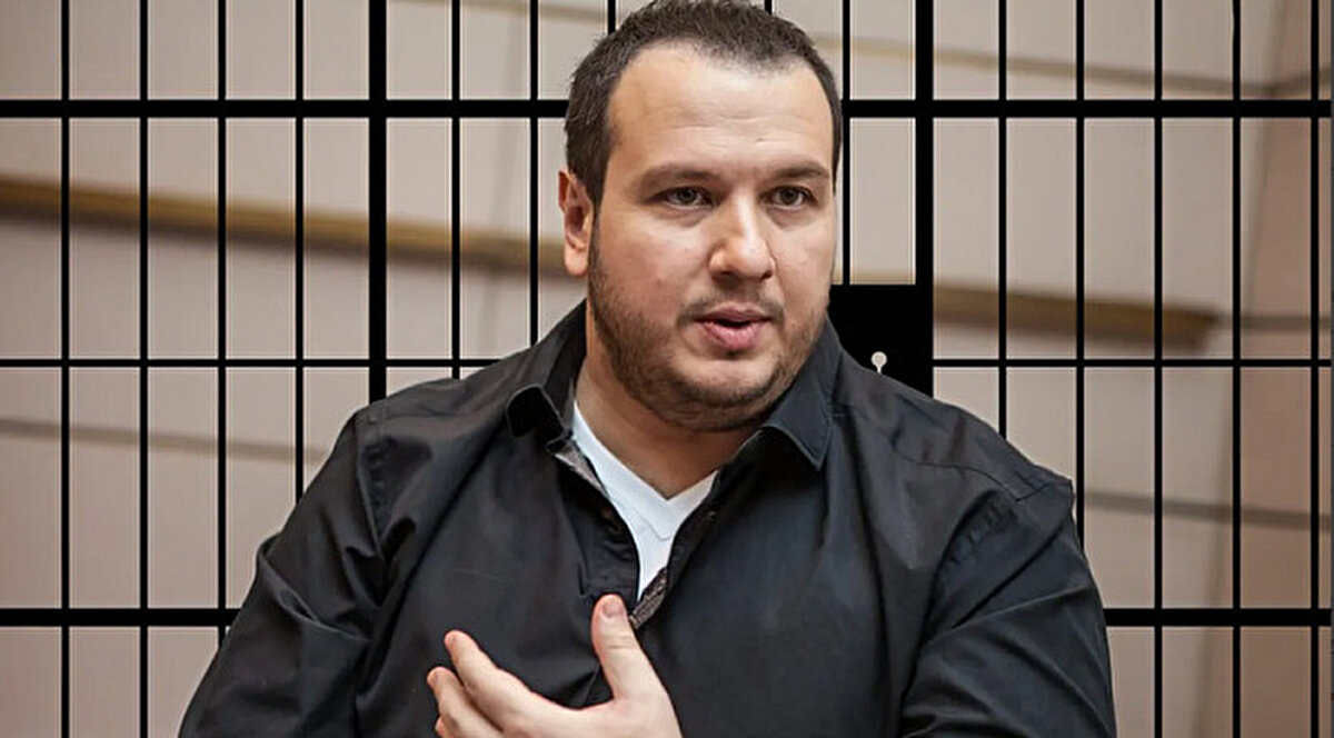 ŞAHAN GÖKBAKAR  |  İZMİR