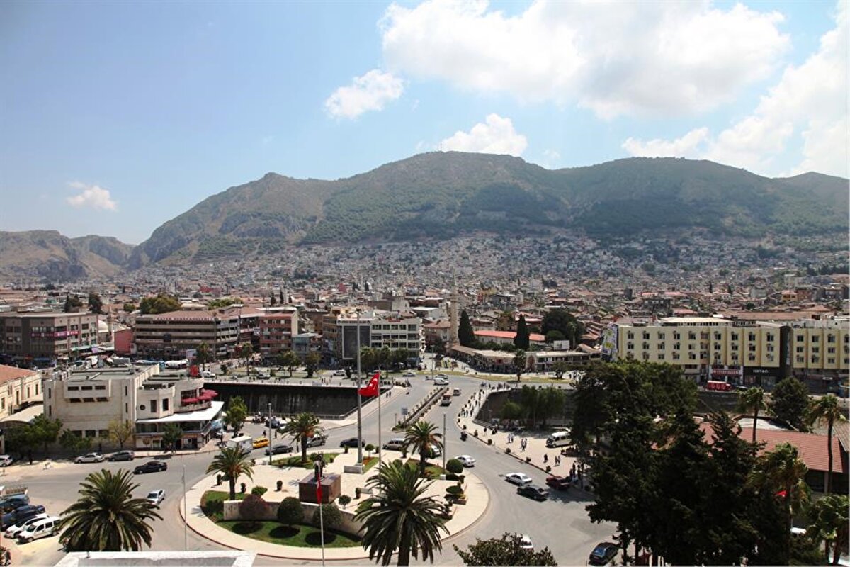 DOĞU VE GÜNEYDOĞU İLLERİ DİKKAT ÇEKTİ<br><br>Bu arada son 1 yıllık süreçte fiyatların reel olarak en az gerilediği iller ise Doğu ve Güneydoğu Anadolu illeri oldu.