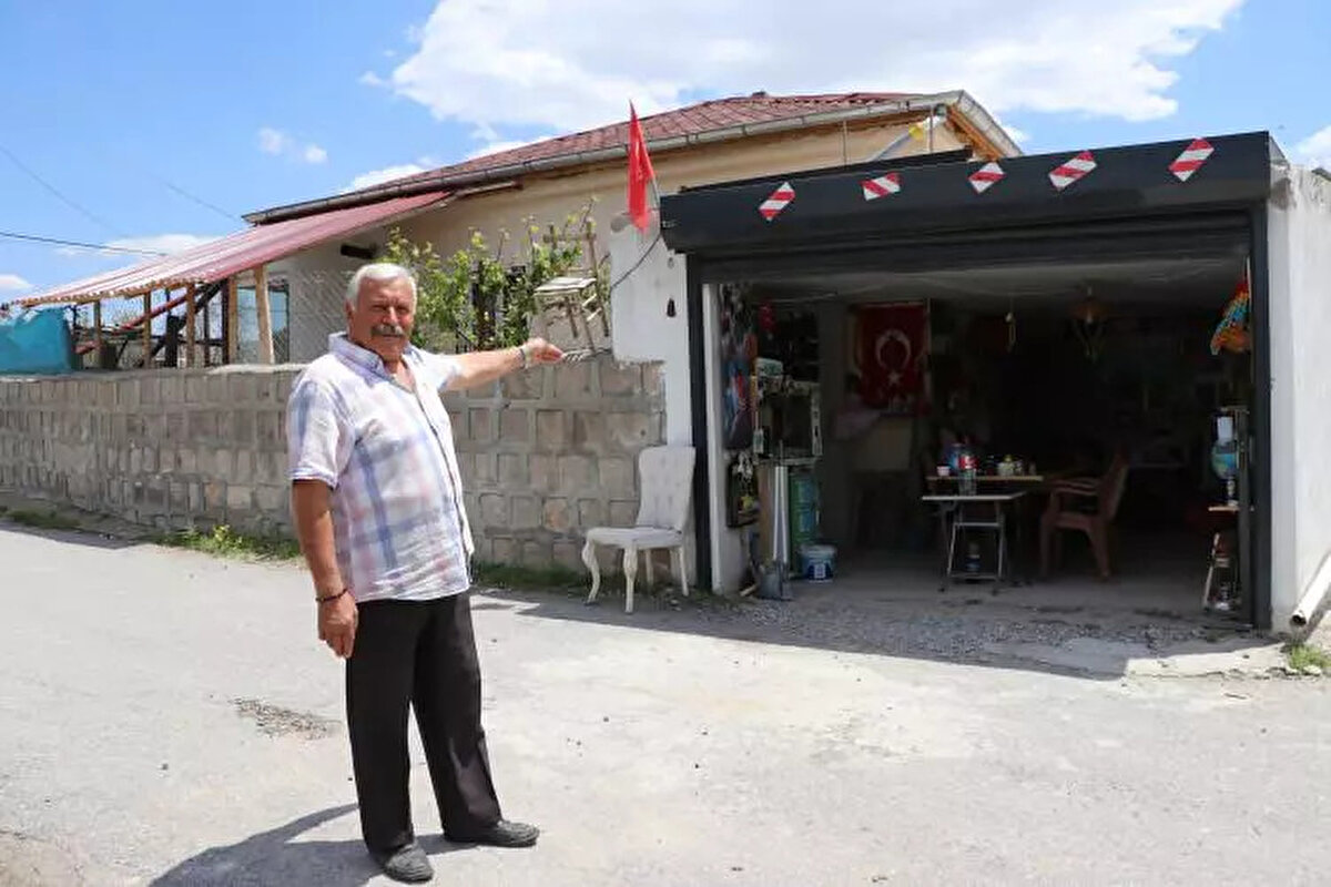 Kocasinan ilçesi Kemer Mahallesi'nde yaşayan İlhan Altun, 40 yıl önce Almanya'da fırın ustası olarak çalıştığı dönemde merhum sanatçı Müslüm Gürses’in kasetlerine ilgi duymaya başladı. 