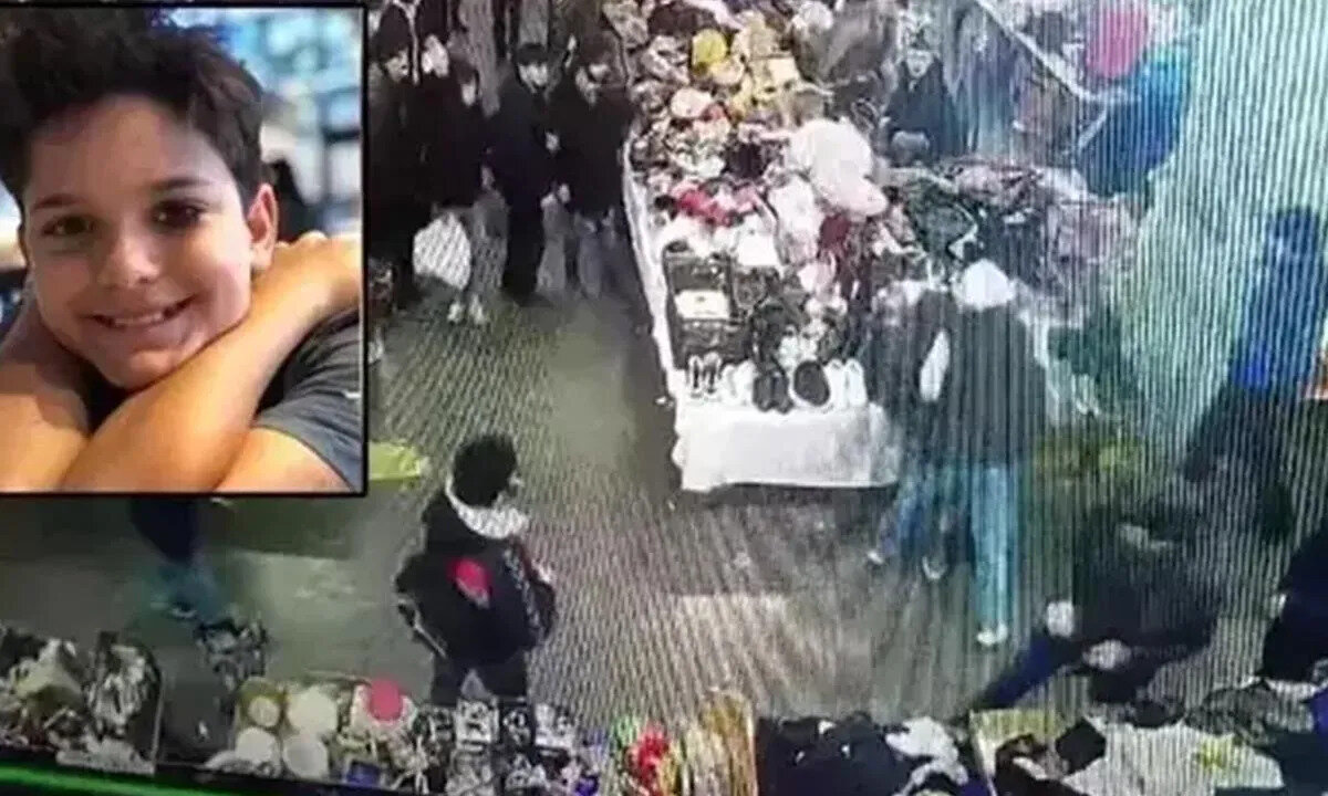  Kadıköy'de Mattia Ahmet Minguzzi'nin ölümüne neden olan 'bıçakla' ilgili kamuoyundaki tepkilere Adalet Bakanlığı’ndan açıklama geldi.<br><br>İstanbul Kadıköy'de 15 yaşındaki Mattia Ahmet Minguzzi'nin bit pazarında uğradığı bıçaklı saldırıyla hayatını kaybetmesine ilişkin süren yargılamada, saldırıda kullanılan bıçağın "yasaklı bıçak" sayılmaması kamuoyunda tepkilere yol açtı.