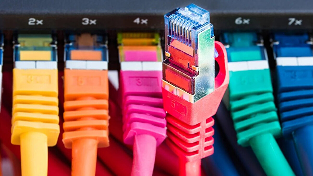 Dünyanın en hızlı internet kullanan ülkelerin yeniden sıralandı. Sabit ve Wi-fi bağlantılarında çok sayıda ülkenin gerisinde kalan Türkiye mobil internette daha büyük başarı gösterdi.<br><br>