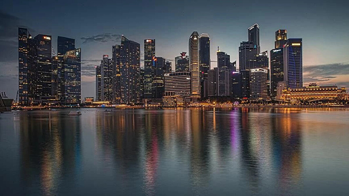 1. Singapur<br>Sabit Wi-Fi: 345.33 Mbps<br>Mobil: 123.73 Mbps