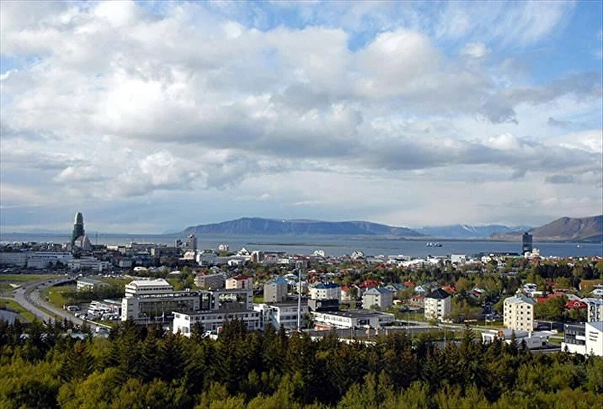 7. İzlanda<br>Sabit Wi-Fi: 295.55 Mbps<br>Mobil: 139.52 Mbps<br><br>