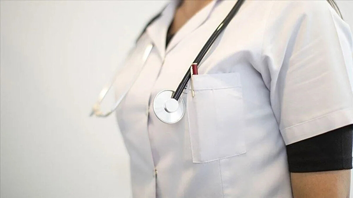 TUS TERCİHLERİ NASIL YAPILIR?<br>Adaylar, tercihlerini yaparken kılavuzda yer alan kontenjan bilgilerini ve Sağlık Bakanlığı’nın yayınladığı eğitici kadro durumlarını dikkate alacaklar.<br><br>Tercih işlemleri yalnızca https://ais.osym.gov.tr adresinden T.C. kimlik numarası ve şifre ile yapılabilecek.