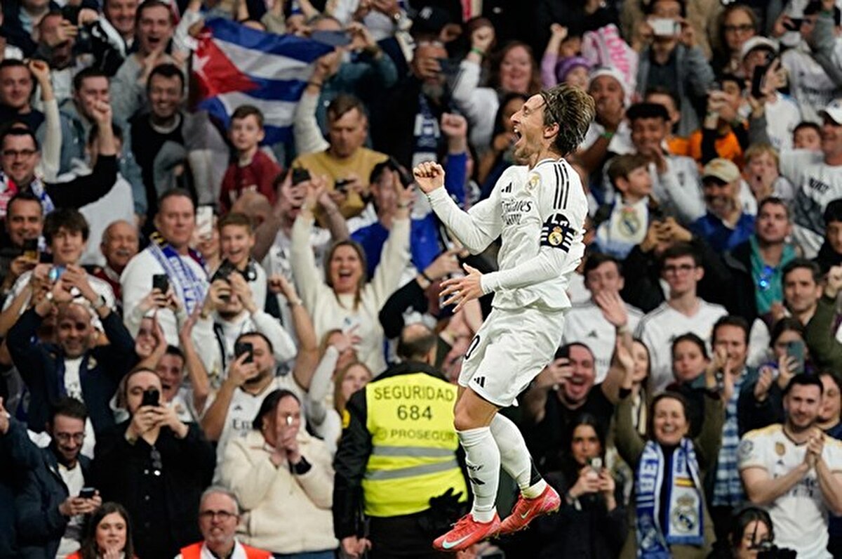 İspanyol devinin efsanesi ve kaptanlarından 39 yaşındaki Luka Modric takımdaki süresi azalsa da sakatlık yaşamadı.