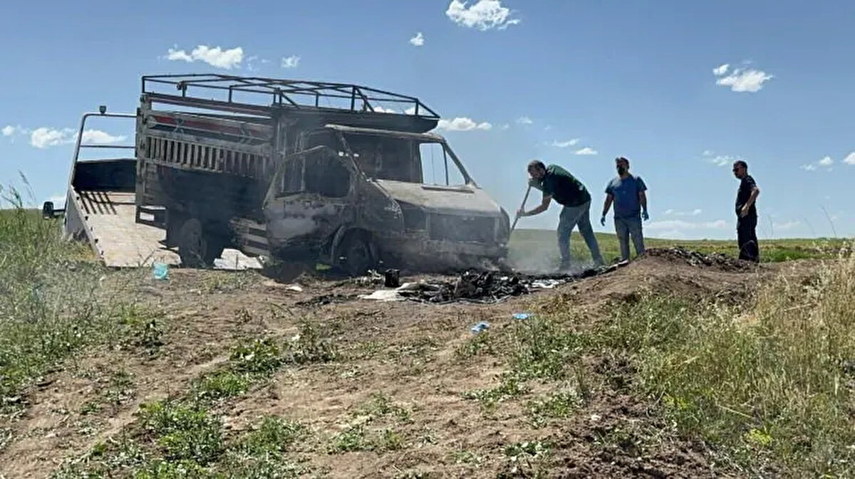 3 KİŞİ GÖZALTINA ALINDI<br><br> <br><br>Olayla ilgili başlatılan soruşturma kapsamında 3 kişi gözaltına alındı. Şüphelilerin jandarmadaki işlemleri sürüyor.<br><br> 