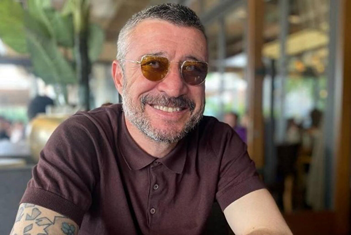 Burada racona ters gelen kısmı empatiden uzak bir davranış biçimi olması ama dönelim madalyonun öbür tarafına. Torreira'nın attığı gollerde takımda espri oluştu, 'Golcü' demeye başladılar Torreira'ya. Bunlar güzel şeyler. Muslera'yı coşkuya ortak etmekse amaç o bana geçti.<br>