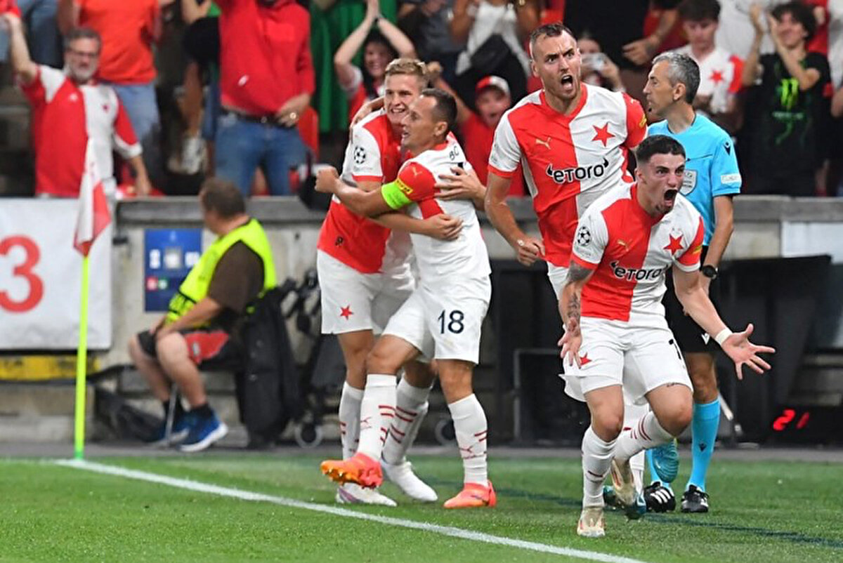 Çekya: Slavia Prag<br>