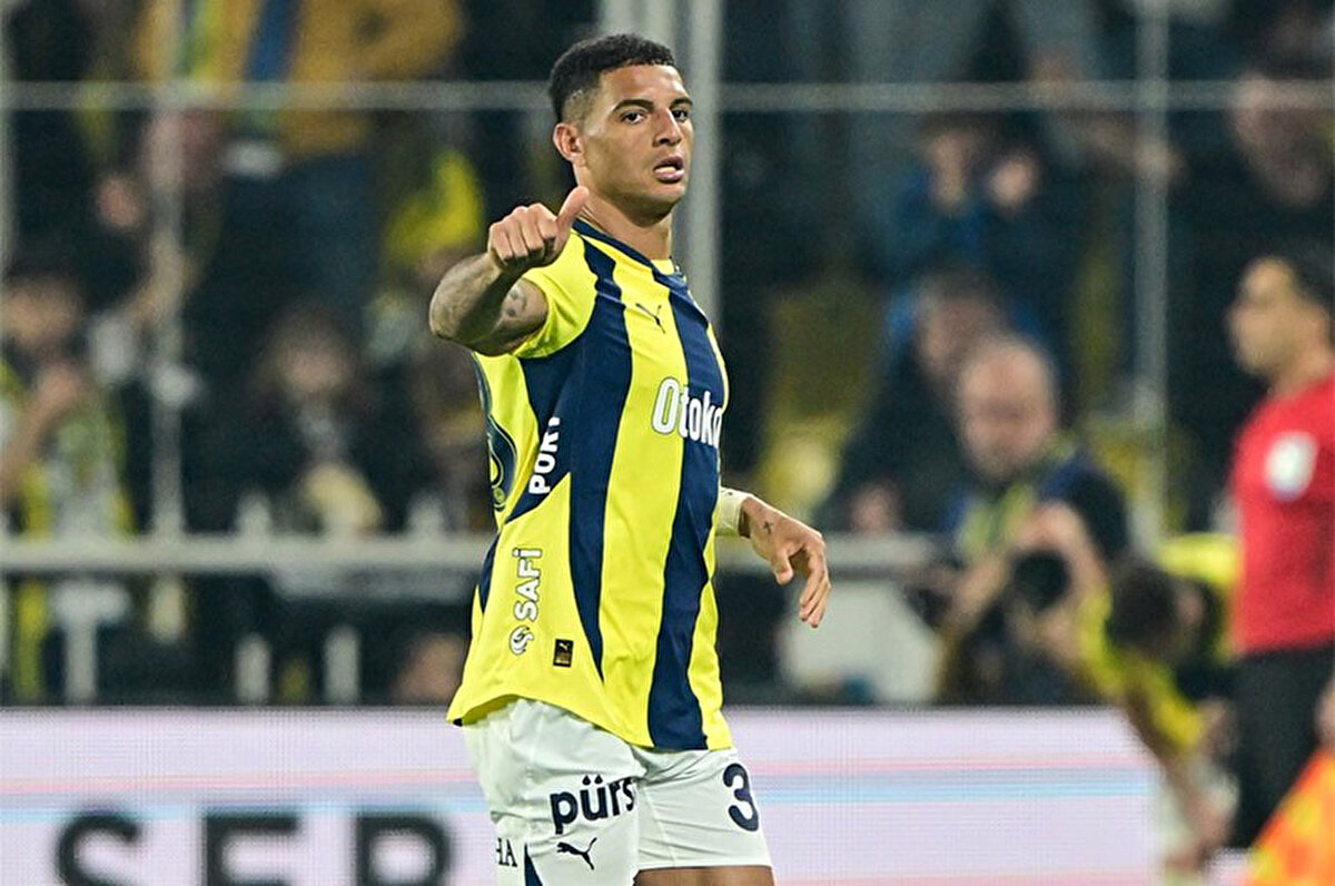 Öte yandan takımdan ayrılacağı iddia edilen Diego Carlos'un da kendini gösterme şansı bulamadığı ve yeni sezonda daha fazla şans bularak performansını yukarı çıkartacağı belirtiliyor.<br>