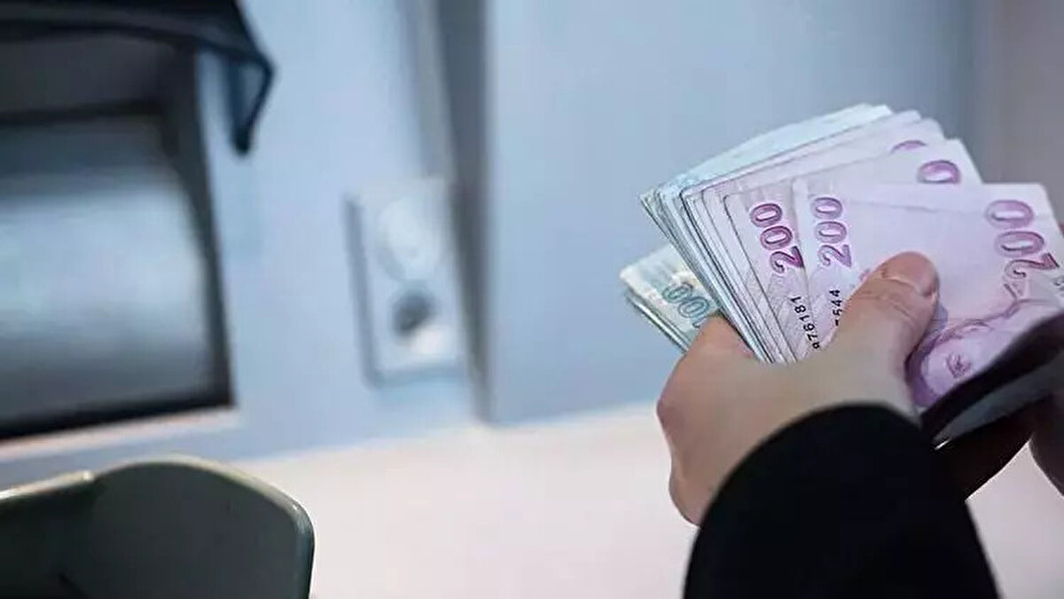 Akbank<br><br>SGK Emekli Maaşını Akbank'tan Alanlara 15.000 TL' ye Varan Promosyona ek 2.500 TL chip-para ile birlikte toplamda 17.500 TL veriliyor.<br><br>Maaş Tutar Aralığı - Toplam promosyon tutarı<br><br>0 - 9.999 TL 6.250 TL,<br>10.000 TL - 14.999 TL 10.000 TL,<br>15.000 TL - 19.999 TL 12.500 TL,<br>20.000 TL ve üzeri 15.000 TL.