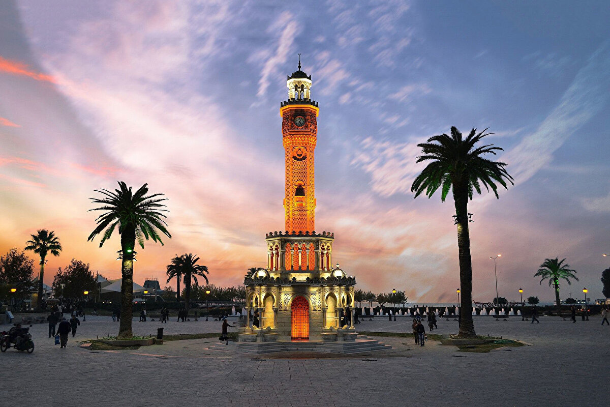 Ege Bölgesi<br><br>Az bulutlu ve açık, kuzey kesimlerinin yer yer parçalı bulutlu geçeceği tahmin ediliyor.<br><br>Afyonkarahisar: Az bulutlu 29°C<br><br>Denizli: Az bulutlu ve açık 34°C<br><br>İzmir: Parçalı ve az bulutlu 33°C<br><br>Muğla: Az bulutlu ve açık 32°C