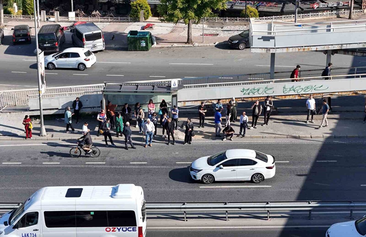 Esnaf Odası yetkilileri, yaklaşık 6 milyar liralık hak edişin ödenmediğini ve bu durumun sürdürülemez hale geldiğini ifade etti.