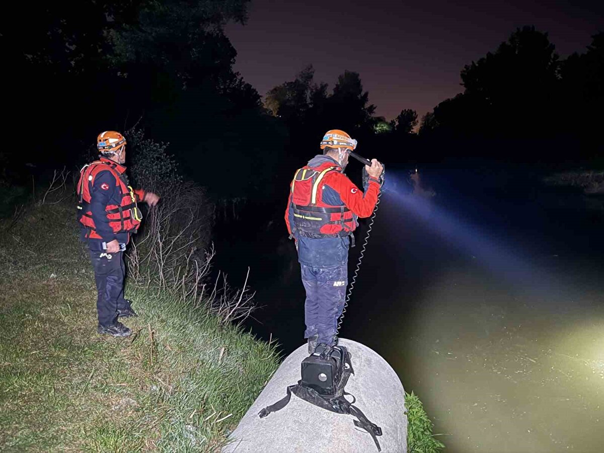 Gecenin karanlığında umutla sürdürülen arama çalışmalarına sabah saatlerinde yeniden hız verilecek.