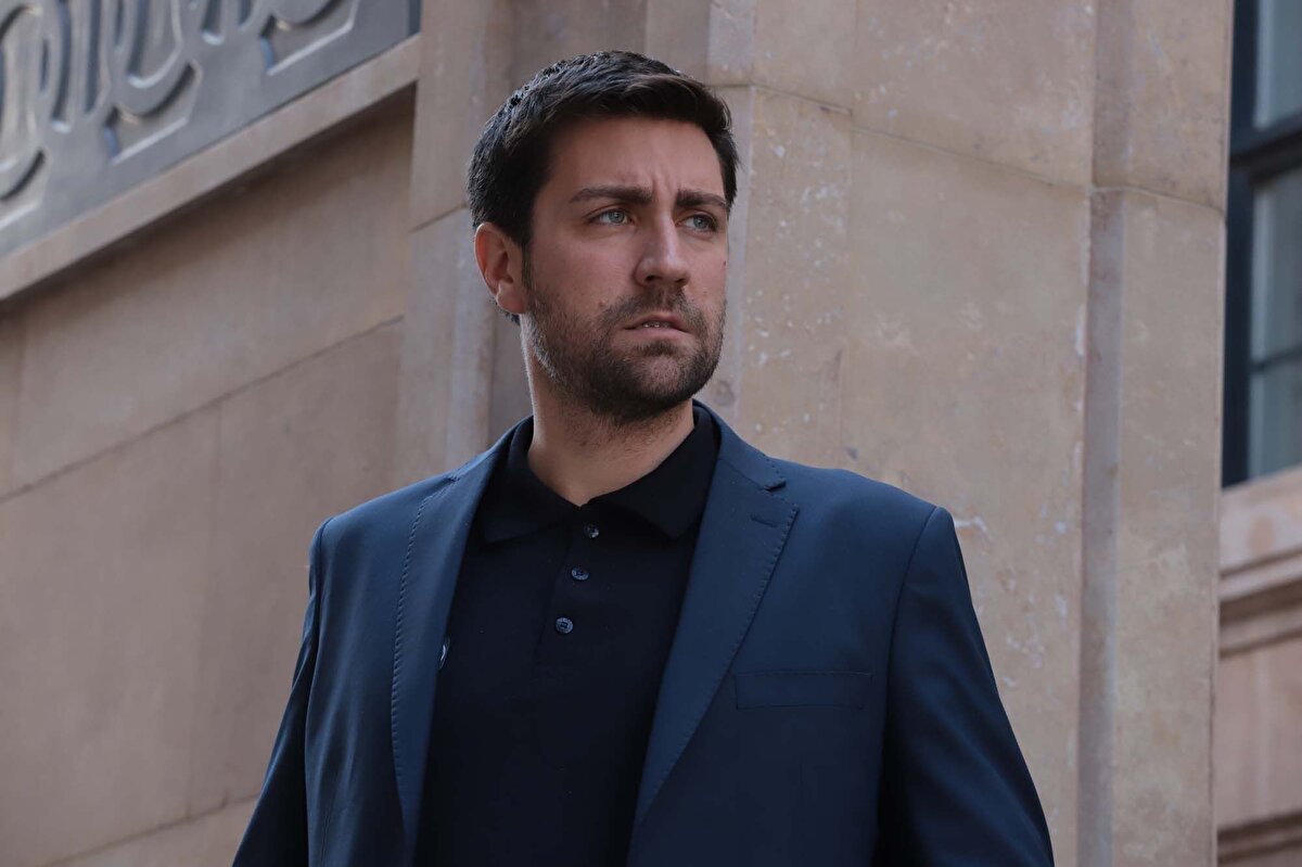 Dizide son olarak, 2 Nisan'da yaptığı boykot paylaşımı nedeniyle Aybüke Pusat’ın kadrodan çıkarılması gündeme gelmişti. Tıpkı diğer ayrılıklarda olduğu gibi, Çağlar Ertuğrul’un da diziden ani şekilde veda etmesi, izleyiciler arasında uzun süre merak konusu olmuştu.