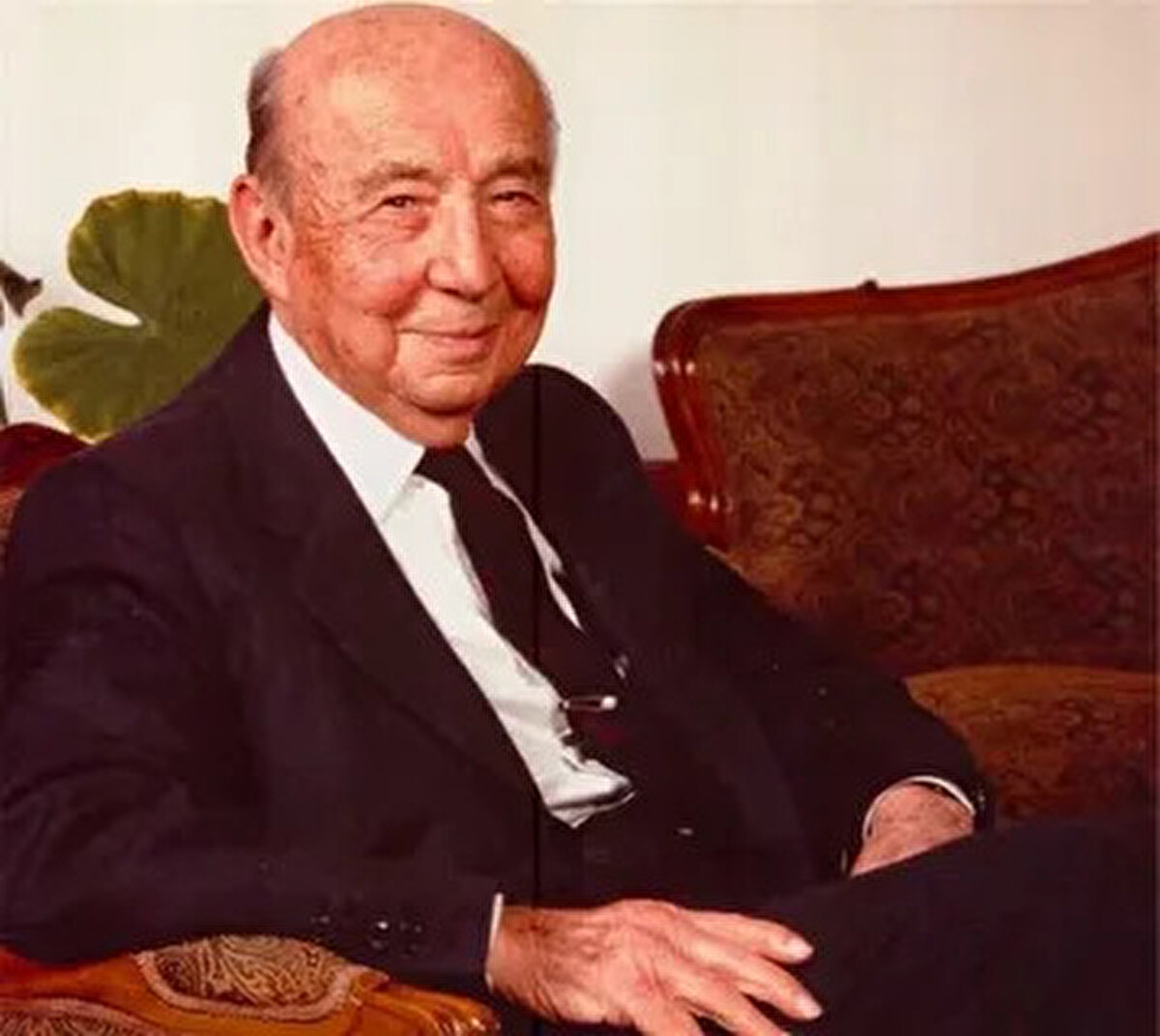 Türkiye’nin önde gelen iş adamlarından Kıraç 88 yaşındadır. Emine Alangoya ile evli olan İnan Kıraç'ın Vehbi Koç'un kızı Suna Kıraç ile evliliğinden İpek Kıraç adında kızı bulunuyor. Peki, İnan Kıraç kimdir, nereli, kaç yaşında? İşte, ayrıntılar.