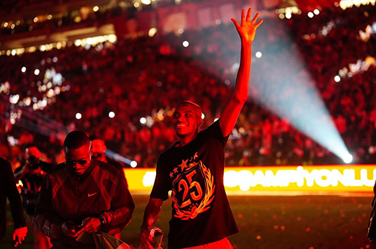 25.05.2025 Pazar<br><br>12.00 Fanzone Etkinlik Alanı Kapı Açılış |<br><br>15.00 Ana Etkinlik Alanı Kapı Açılış |<br><br>15.00-19.00 DJ Performansları |<br><br>19.05 Konserlerin Başlangıcı Drone Gösterisi, Pyro Show, Kupa Töreni<br>