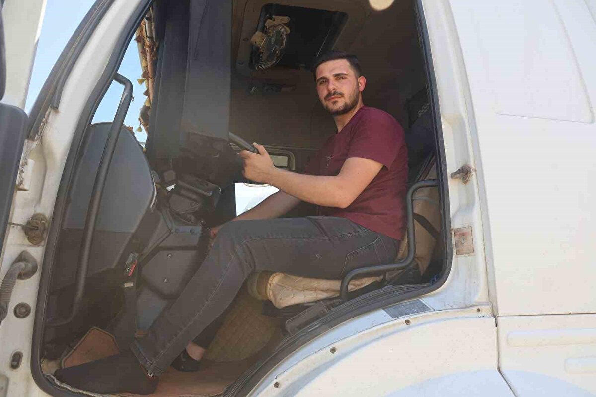 O da ’ben onu bunu anlamam, ben paramı bilirim. Gidin bana 180 bin dolar getirin’ dedi. Biz gariban insanız öyle büyük bir meblağ yok. Mafya sonra bize, ’ben onu bunu anlamam, bana dert yanmasınlar. Eğer çok zorlarlarsa ben burada arabalarını parçalarım, dağıtırım’ şeklinde tehditler de savurdu. Biz canımızı kurtardık artık malımızdan şüphe duyuyoruz. Herhangi bir garajda tamam da ama şu an onların niyeti altında. Araçlarımız da giderse bizim yapabilecek hiçbir şeyimiz yok. Biz devletine, milletine bağlı insanlarız" ifadelerini kullandı.