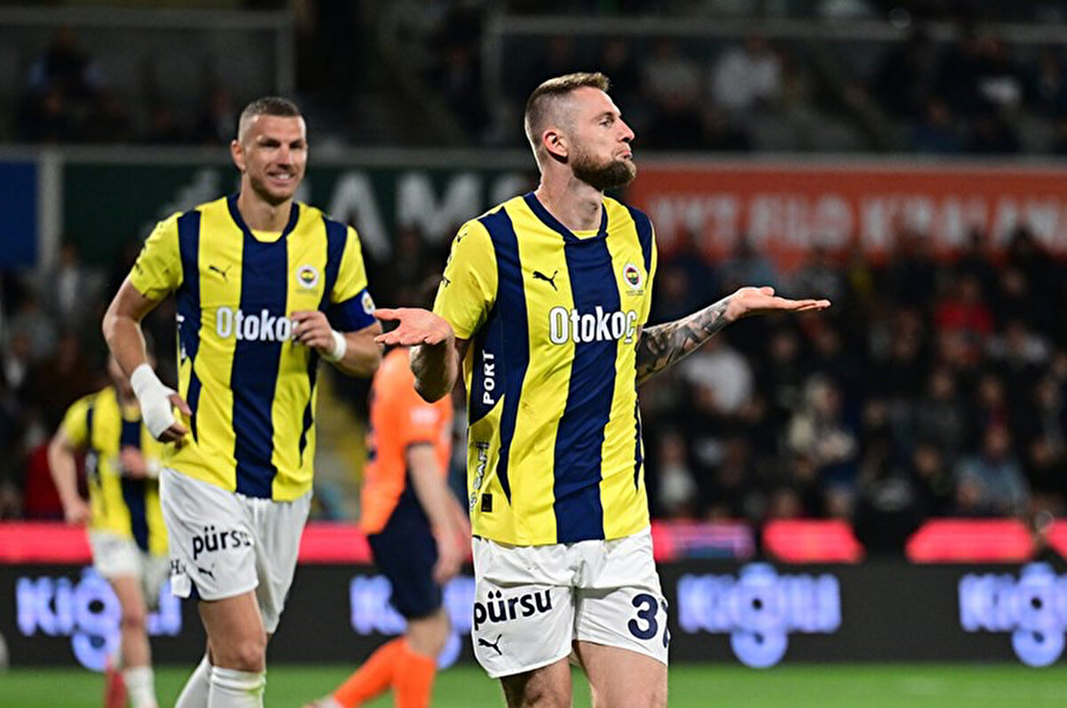 Fenerbahçe'nin ara transfer döneminde renklerine bağladığı Milan Skriniar kısa sürede gösterdiği performansla taraftarın sevgilisi olmuştu.<br>