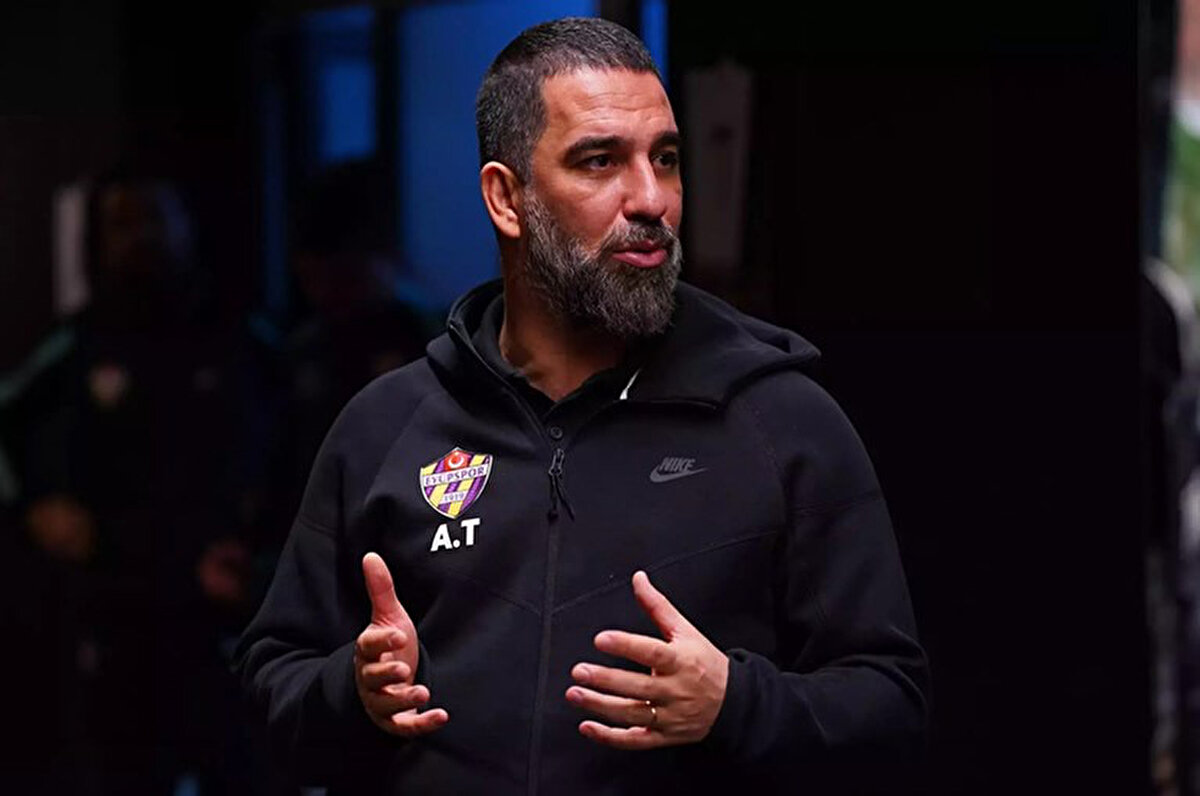 Arda Turan’ın vedasının ardından Eyüpspor’da teknik direktörlük koltuğu için iki isim öne çıkıyor.<br>