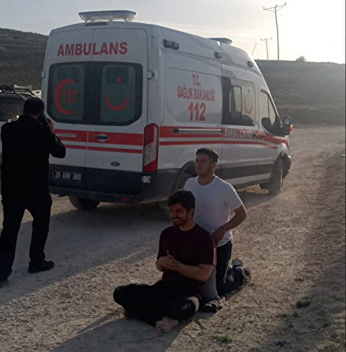 Kaburga kemikleri kırılan ve 11 gün boyunca hastanede tedavi gören Berk Atan,"Kötü bir kaza atlattık ama ayaktayız. Şu an kaburgada hala 6 kırık var. Haftaya gidip 2-3 bölüm de arka arkaya çekeceğim” demişti.