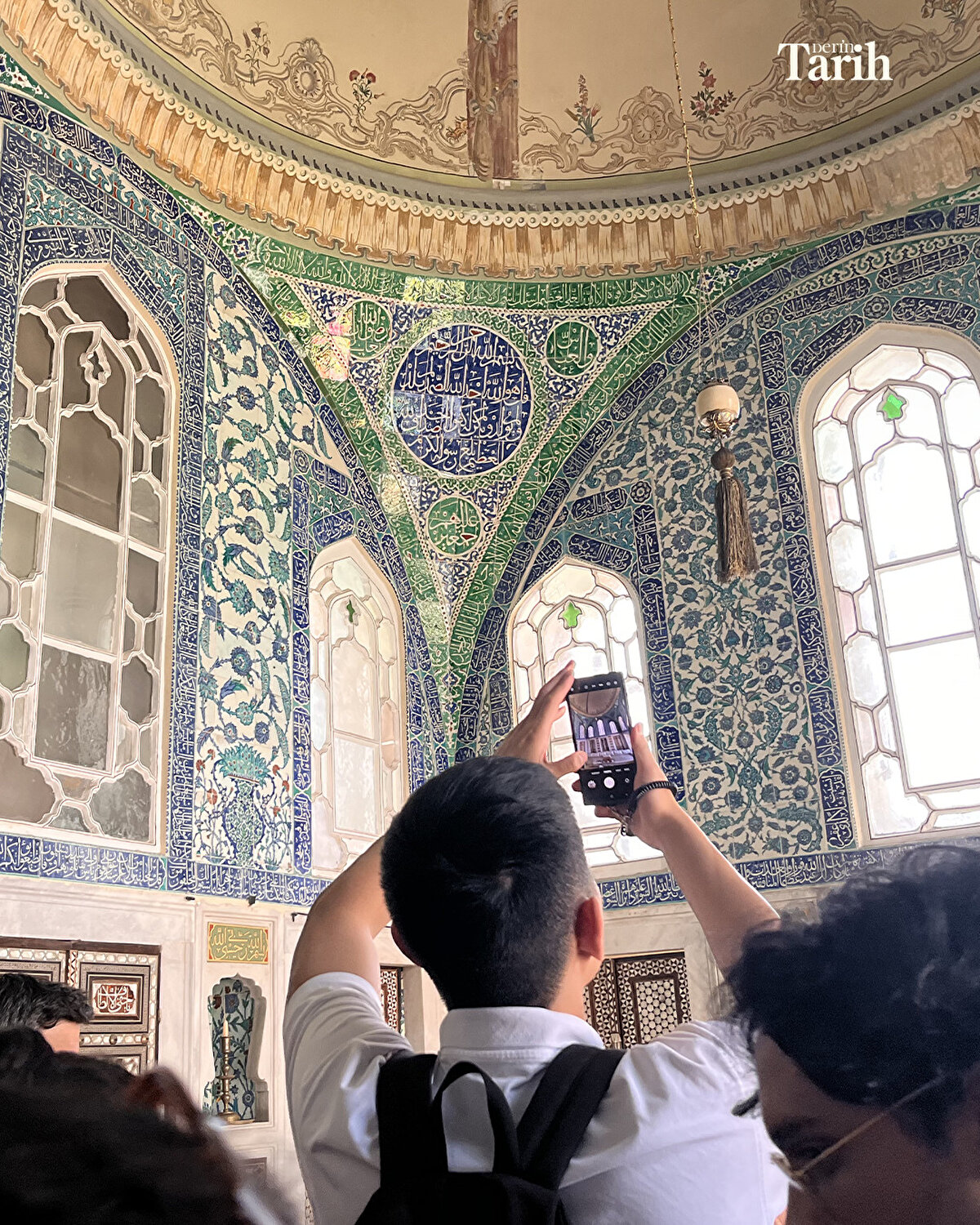 Odaların tezyinat ve süslemelerine son derece özen gösterildiğini vurgulayan Yıldız, şu bilgileri verdi: