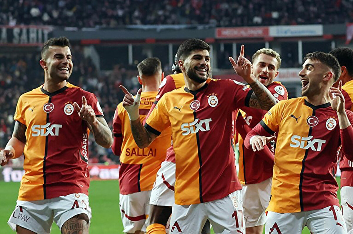 2024-2025 sezonunun 36. haftasında şampiyonluğunu ilan eden Galatasaray’da transfer çalışmaları hız kazandı.<br>
