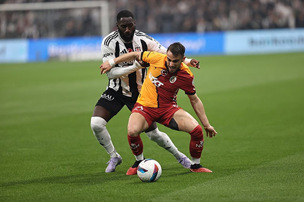 Galatasaray, genç futbolcusuyla 4 yıllık yeni sözleşme için anlaşma sağladı.<br>