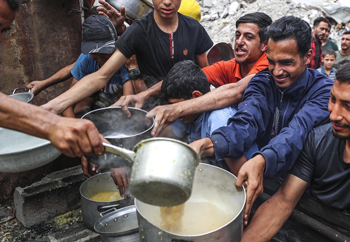 Hatib, İsrail saldırıları sebebiyle insani yardım çalışanlarının öldürülmesinin kabul edilemeyeceğinin altını çizerek, uluslararası toplumun bu ölümleri önlemek için önemli bir misyonu olduğunu söyledi.