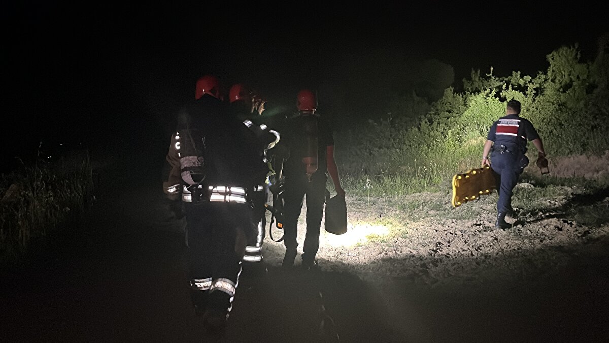 Gazdan etkilenen bir kişi ise hastaneye kaldırıldı. Cenazeleri çıkartmak için çalışma başlatan ekipler kuyuda bulunan gazın tahliyesi için çaba harcadı.