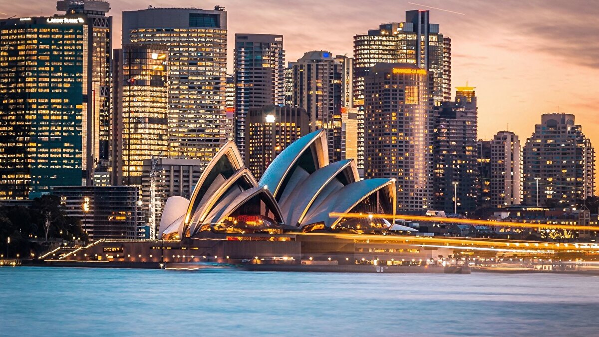 Avustralya<br><br>150 bin kişi