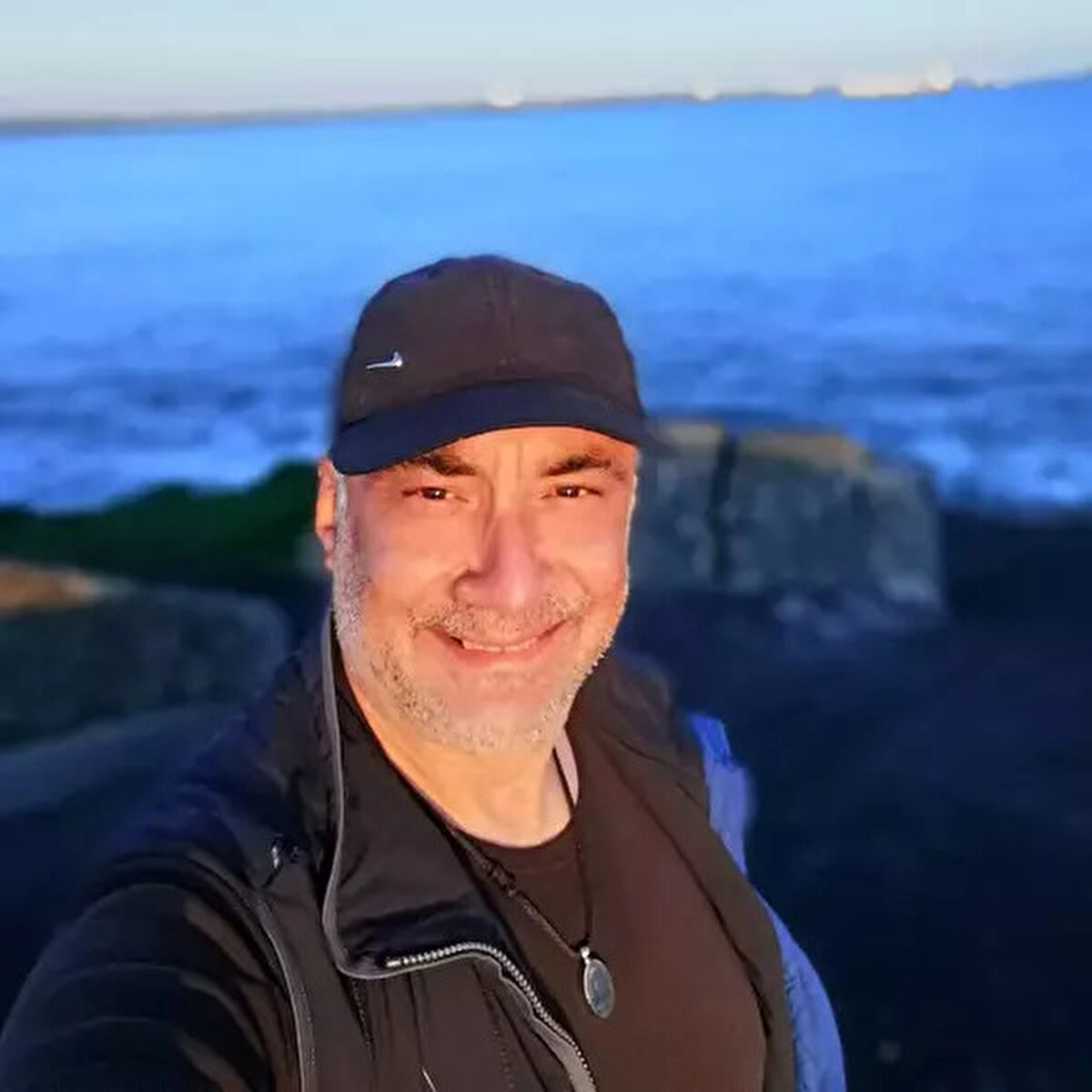 Adliyeye sevk edildi<br><br>Gözaltına alınan Fatma Gülsüm P.'nin ilk ifadesinde, Sulukahya’nın kendisine cinsel saldırıda bulunmaya çalıştığını ve mutfaktan aldığı bıçakla Sulukahya'yı bıçakladığını söylediği öğrenildi. Şüpheli Fatma Gülsüm P., emniyette ifadesinin alınması ve adli işlemlerinin tamamlanmasının ardından adliyeye sevk edildi.