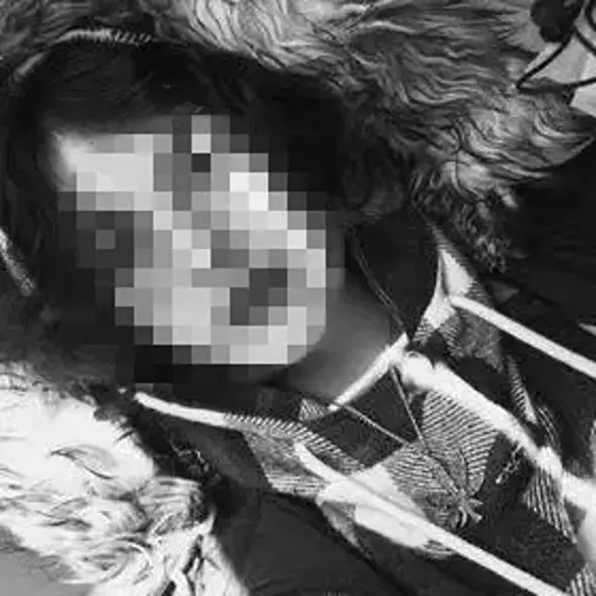 Olay, 21 Mayıs Çarşamba günü saat 23.45 sıralarında Mecidiye Mahallesi’nde meydana geldi. Edinilen bilgiye göre Hollanda’da yaşayan eski Yeşilçam oyuncusu Mehmet Serdar Sulukahya bir süre önce Beşiktaş’taki evine geldi. Sulukahya olay günü sosyal medyadan tanıştığı üniversite öğrencisi Fatma Gülsüm P.’yi evine davet etti. Eve gelen kadınla Sulukahya arasında kavga çıktı. Çıkan kavgada mutfaktan bıçak alan kadın Sulukahya’yı bıçaklayıp olay yerinden kaçtı.