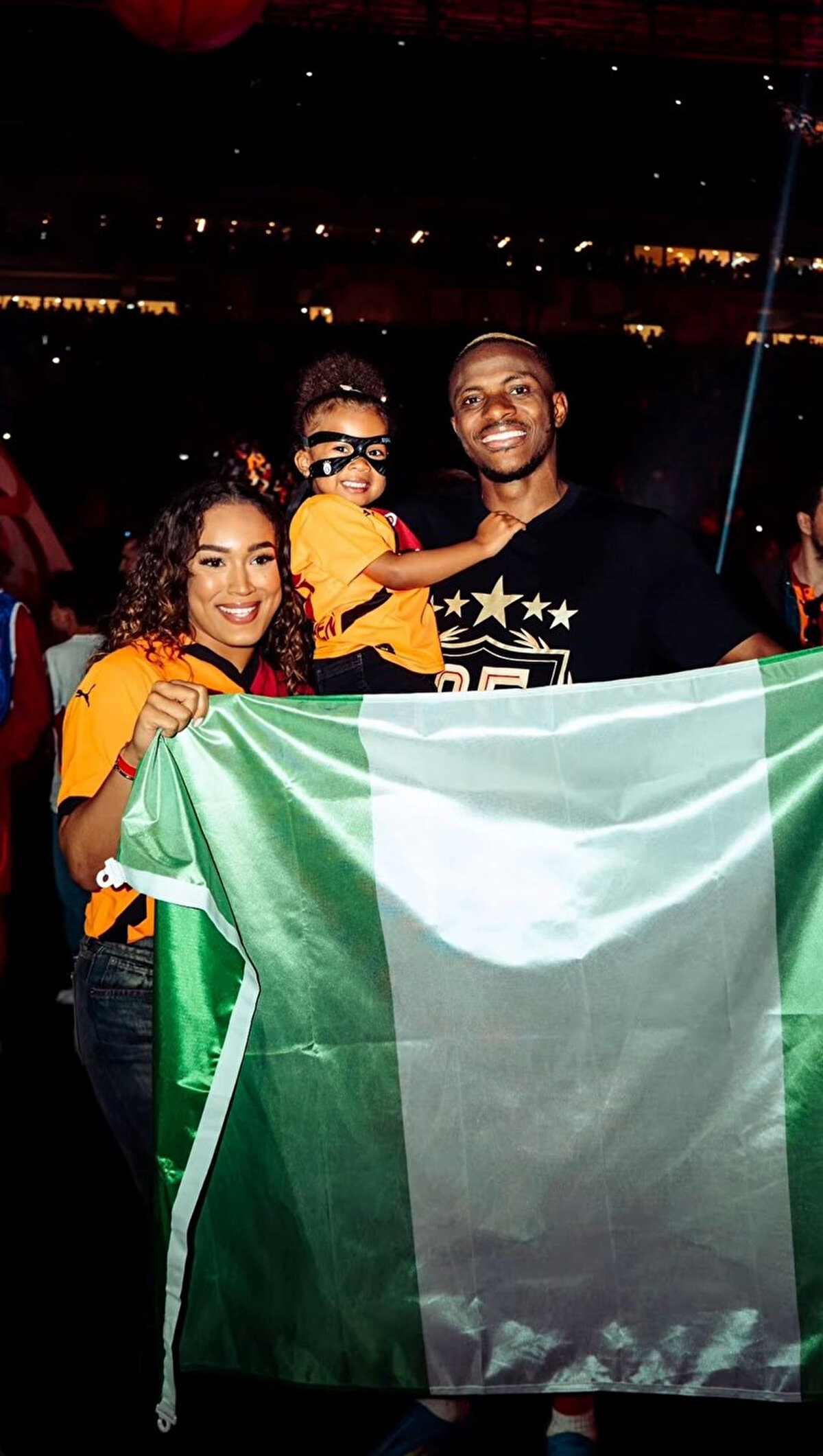 Ladewig, Osimhen ile 2018'de Wolfsburg forması giydiği dönemde tanıştı. O tarihten bu yana birlikte olan çiftin bir de kızları var.<br>