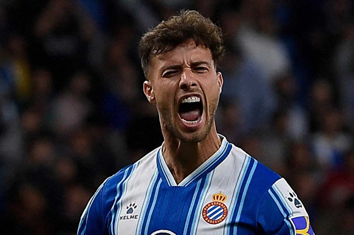 26 yaşındaki oyuncunun temsilcileri ile görüşen siyah-beyazlılar şartları sorarken 3 takımın daha yakın temasta olduğu öğrenildi. Puado'ya Real Sociedad'ın teklifte bulunduğu, Sevilla ve Atletico Madrid'in de ilgilendiği belirtildi.<br>