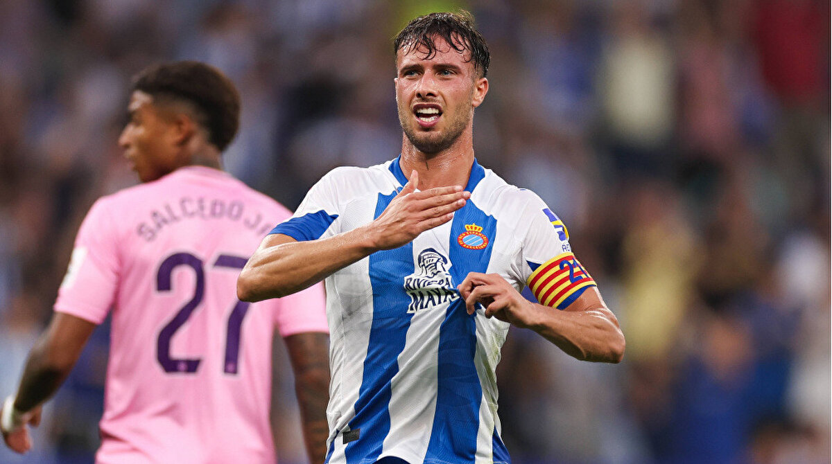 Skorer bir sol kanat isteyen Solskjaer'in takımda düşündüğü eksiği İspanyol oyuncu ile kapatmak istediği ve bu yönde yönetime de mesaj verdiği belirtildi.<br>