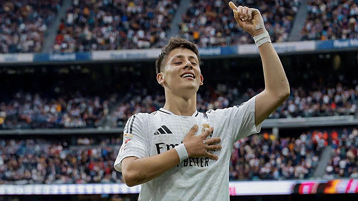 LaLiga ekibi Arda Güler'in bu sezon geçirdiği dönüşümü daha da derinleştirerek Türk futbolcudan yaratıcı bir orta saha oyuncusu yaratmak istiyor.<br>