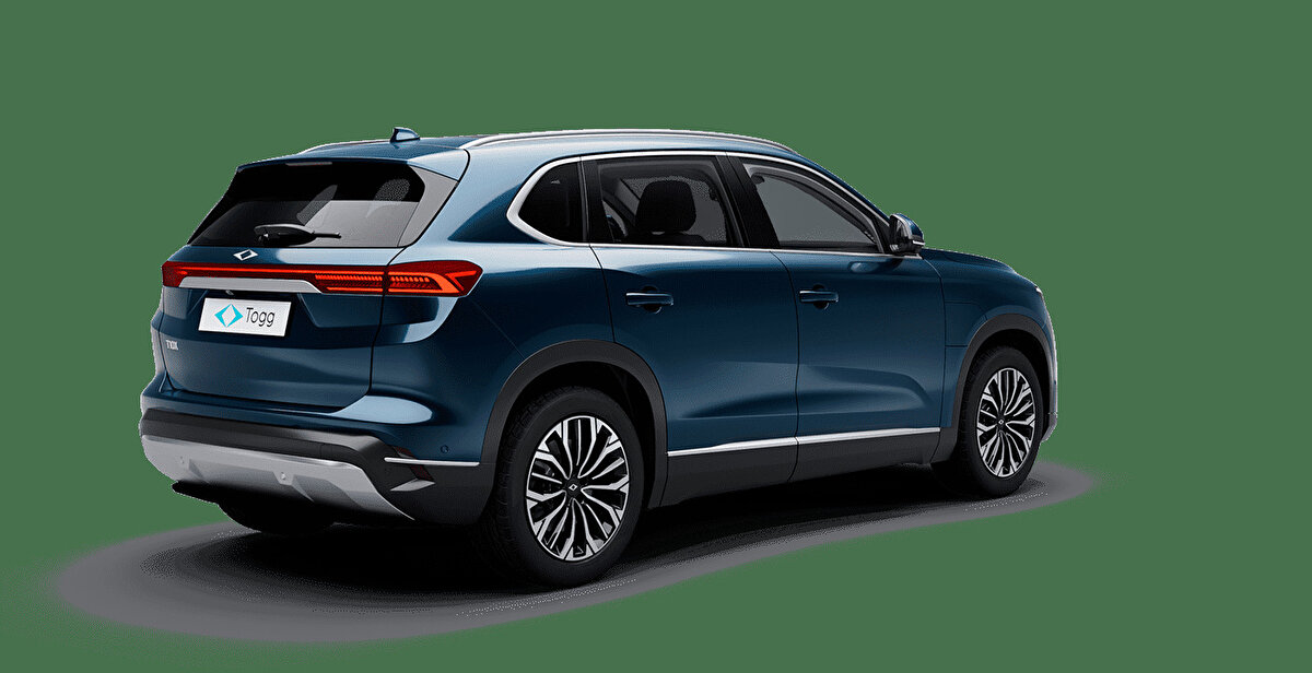 Kampanya şartları neler?<br><br>Togg, bu kampanyanın sınırlı süreyle geçerli olduğunu ve şartlarda değişiklik yapma hakkını saklı tuttuğunu açıkladı. Araçların anahtar teslim fiyatına ÖTV, KDV, MTV, tescil ve plaka masrafları dahilken; trafik sigortası ile kasko ücretleri fiyat dışı kalıyor.<br><br>Kredi seçenekleri yalnızca BDDK kriterlerine uygun bireysel müşteriler için geçerli olup, anlaşmalı bankalar üzerinden kullanılabiliyor. Yasalar çerçevesinde belirlenen azami vade ve kredi limiti sınırları da geçerliliğini koruyor. Her müşteri yalnızca bir kampanyadan faydalanabiliyor ve kampanyalar birleştirilemiyor.