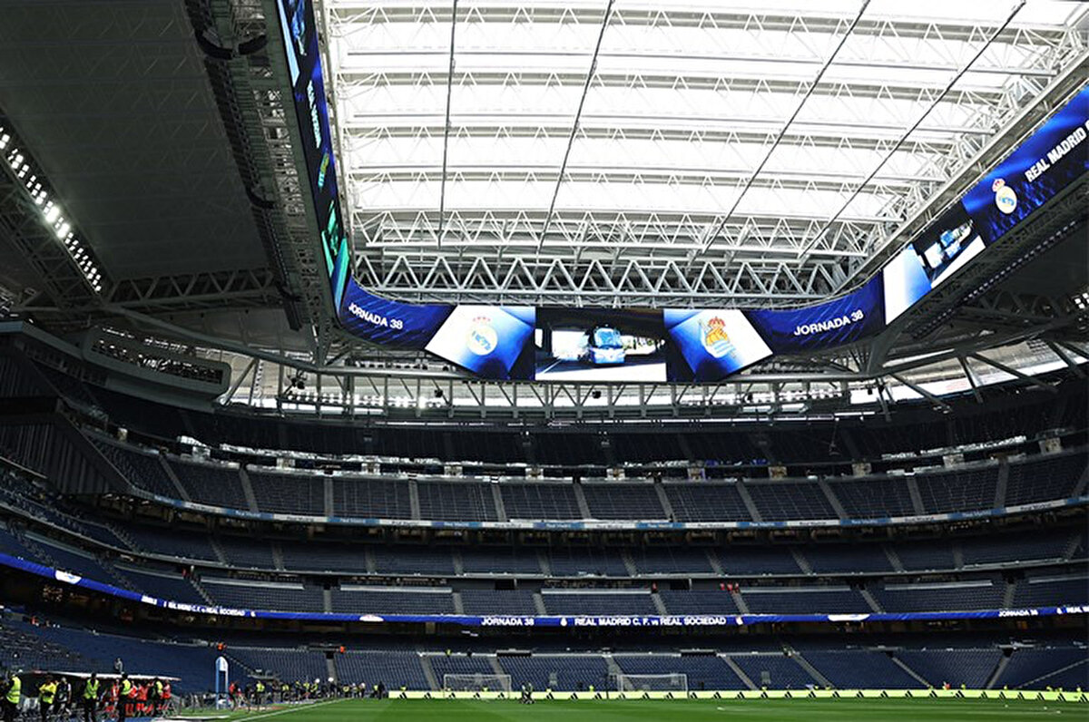 Barcelona'nın ardında ligi ikinci sırada tamamlayan Real Madrid, Real Sociedad galibiyetiyle sezonu galibiyetle tamamladı. Real Madrid'in maçtaki gollerini 39'da ve 83'te Kylian Mbappe kaydetti.<br>