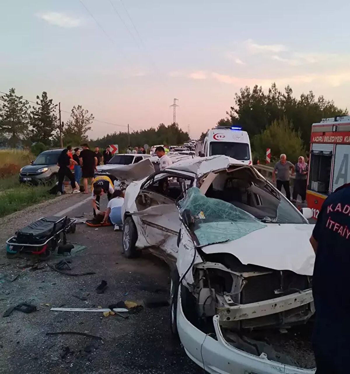 Hayri Çikioğlu yönetimindeki 80 KH 198 plakalı otomobil, Yakup Evlice yönetimindeki 06 DG 8604 otomobil, Yusuf Ziya Bikir yönetimindeki 46 E 2646 plakalı otomobil ile Hasan Saltalı'nın kullandığı 33 FC 422 plakalı otomobiller çarpıştı.