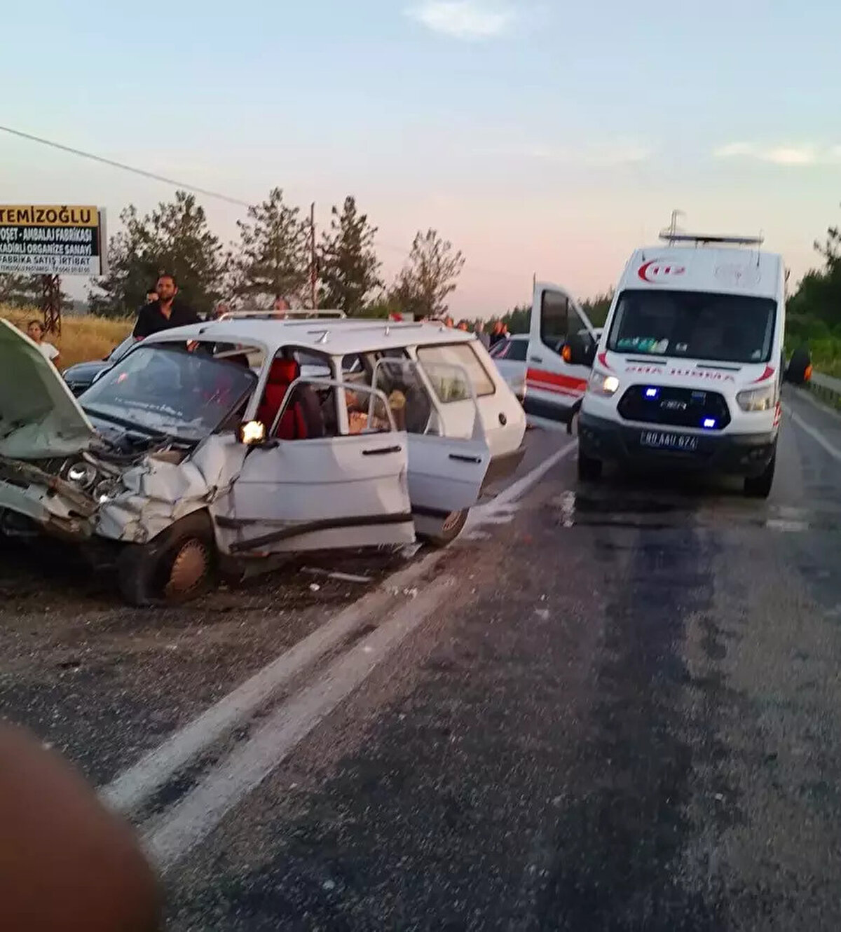 Zincirleme kazada Hayri Çikioğlu, Yakup Evlice, Hasan Saltalı, Yusuf Ziya Bikir, Cennet Bikir ile Mehmet Ateş ve ismi öğrenilemeyen 1 çocuk yaralandı.