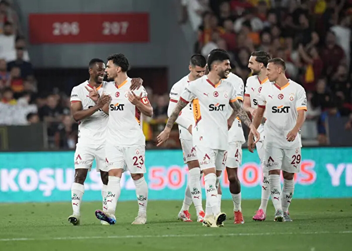 Bu sonucun ardından Süper Lig şampiyonu Galatasaray, puanını 92'ye yükseltti. Ligde Avrupa şansını kaybeden Göztepe ise 47 puanda kaldı.<br><br>