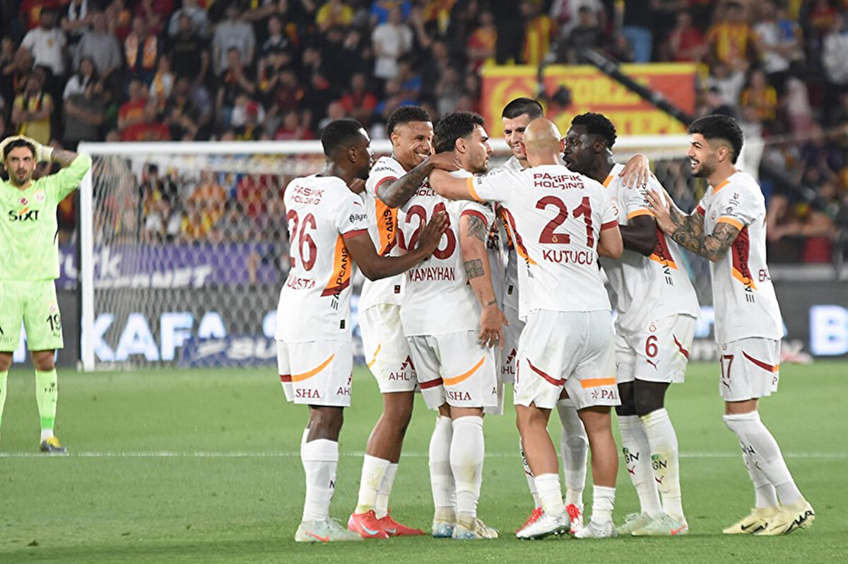 Süper Lig'in 37. haftasında şampiyon Galatasaray, deplasmanda Göztepe'nin konuğu oldu. Sarı kırmızılılar büyük oranda rotasyonla çıktığı maçta rakibini 2-0 yenmeyi başardı.<br><br>
