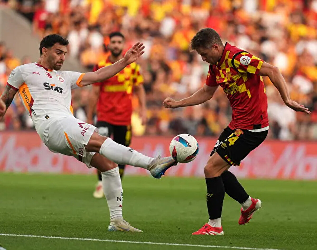 İki takım arasındaki 62. mücadele<br><br>Galatasaray ile Göztepe, Süper Lig'de 62. kez karşı karşıya geldi.<br><br>İki takım arasında geride kalan 61 maçtan 36'sını Galatasaray, 12'sini Göztepe kazandı. 13 müsabaka ise berabere sonuçlandı.<br><br>Atılan gollerde de Galatasaray'ın Göztepe'ye 97-45 üstünlüğü bulunuyor.<br><br>Galatasaray, Göztepe ile oynadığı son 6 Süper Lig maçından da galibiyetle ayrıldı.